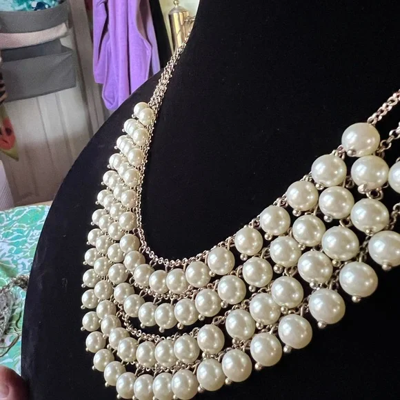 Beautiful 4-tiered pearl necklace. Costume jewelry - Picture 4 of 6